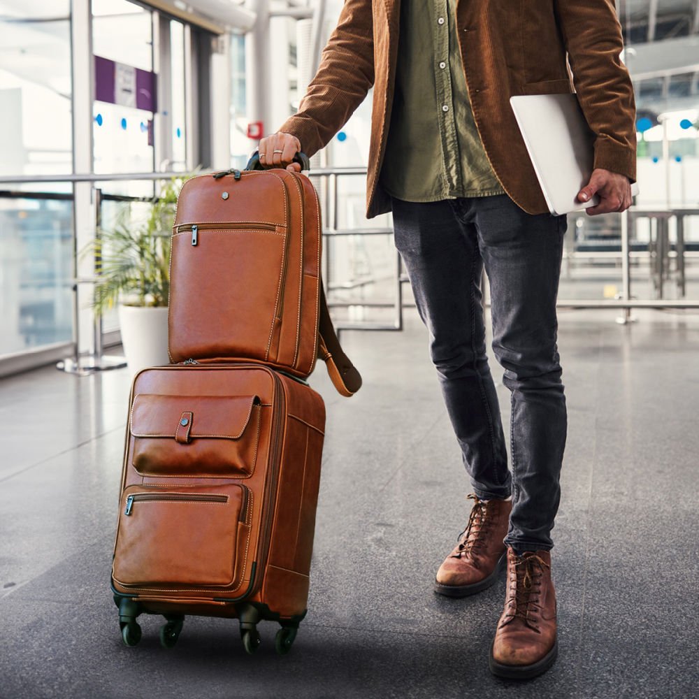 4-wheel cabin trolley 50cm in Colt leather by Jekyll & Hide, carry-on luggage, carried in the airport