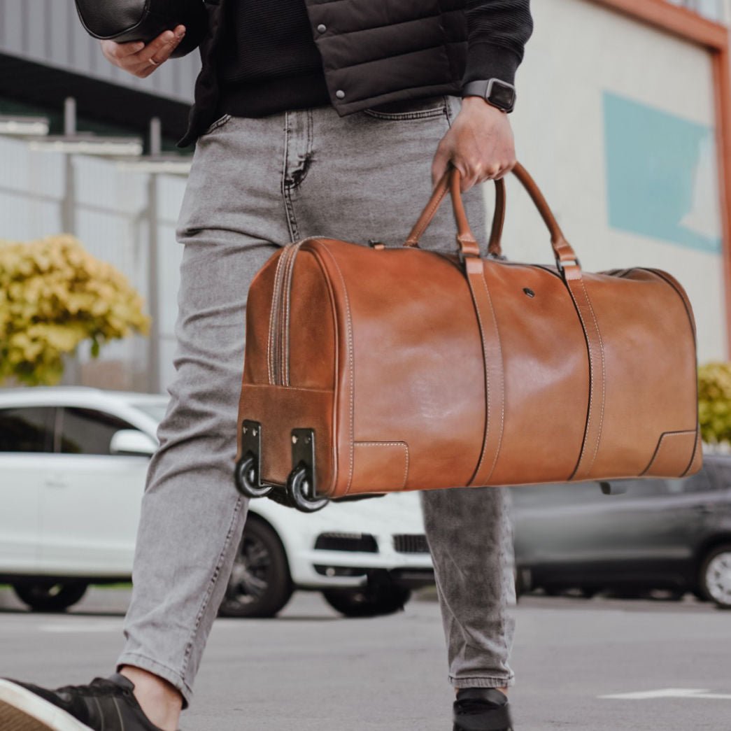 Cabin Wheeled Holdall 57cm, Colt,Holdall,Jekyll & Hide, carried by model